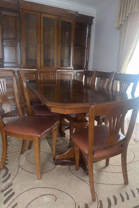 Conjunto de Sala de Jantar em Madeira  – Excelente Estado