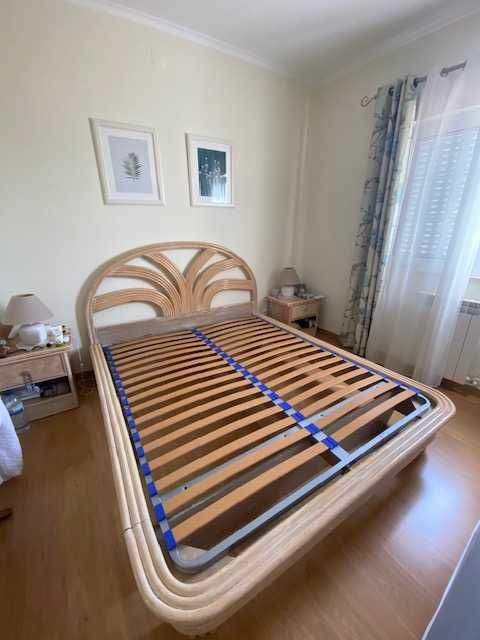 Cama de casal 160 cm em muito bom estado incl. estrado