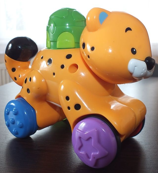 Fisher Price gerpard na kółkach
