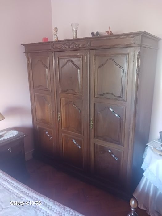 Mobília de quarto completa em Mogno