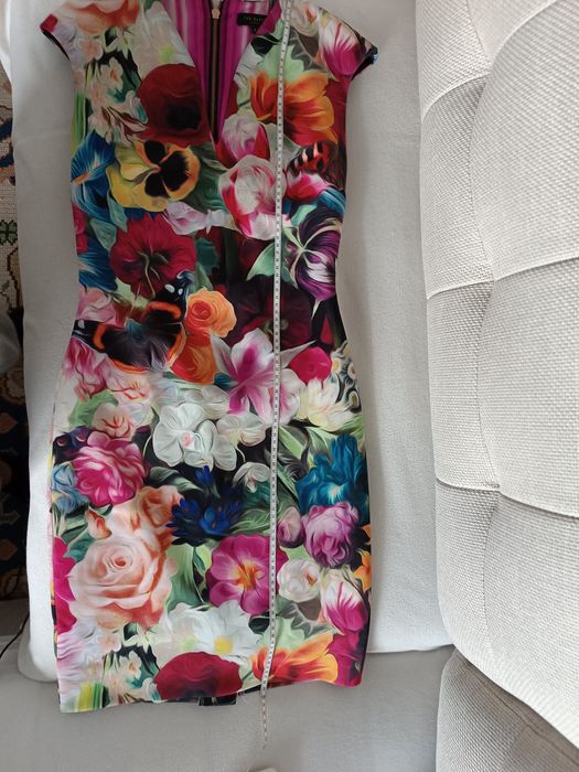 Vestido Ted Beker novo
