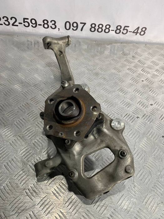 Цапфа передня ліва Audi A4 B9