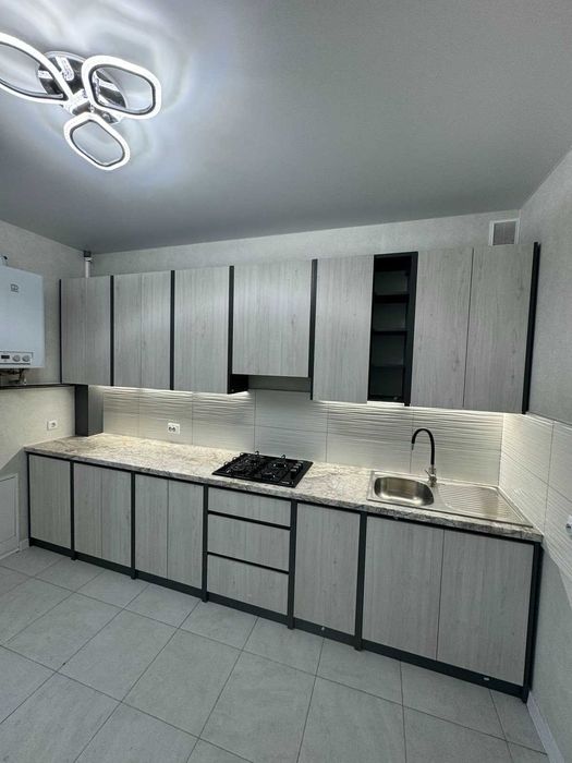 Продаж 2 к квартири новобудова якісний ремонт меблі техніка