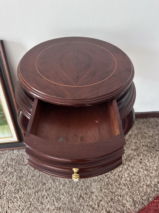 Mesinha de apoio com gaveta