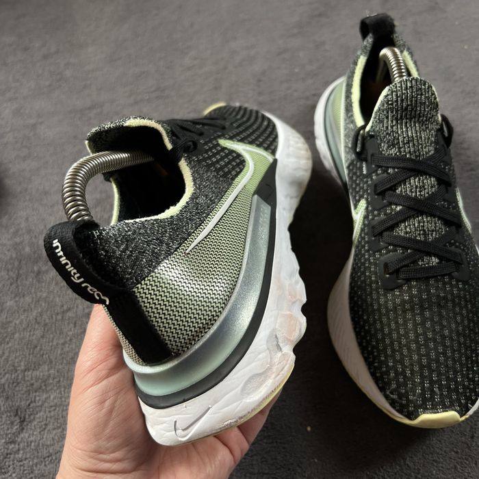 Жіночі кросівки Nike react flyknit. P. 37,5.