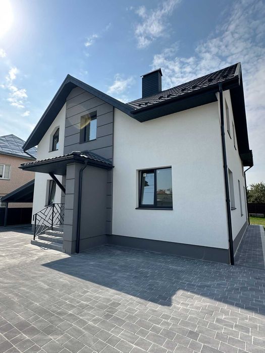 Великий будинок у Крихівцях з ділянкою 6 сот.!