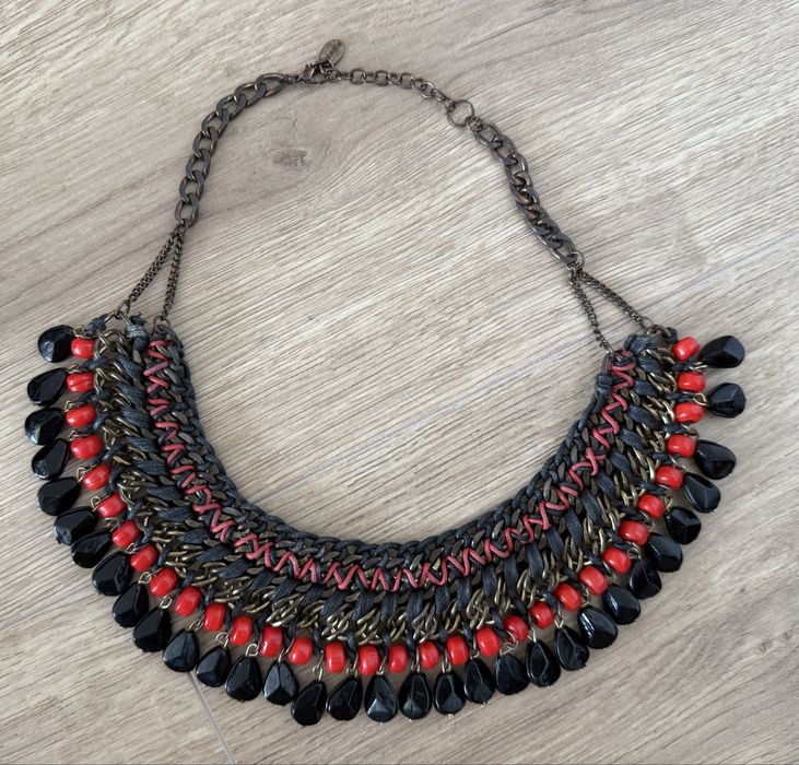 Colar statement Zara preto e vermelho