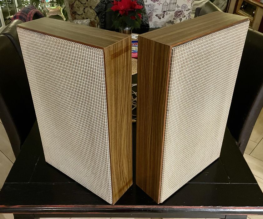 Grundig box 30a piekne drewniane do lampy i germanow piekna barwa