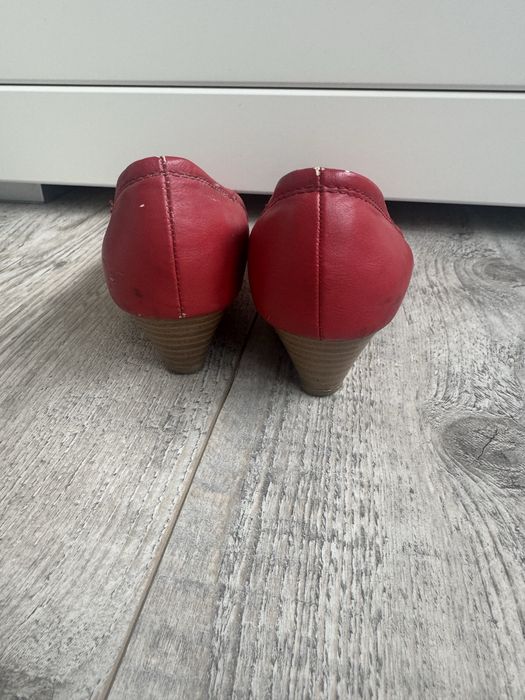 Buty na obcasie czerwone Clara Barson