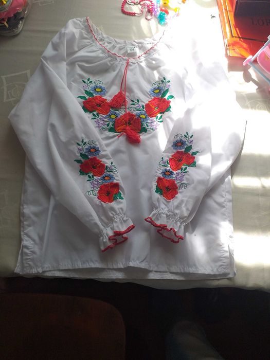Продам вишиванку для дівчинки