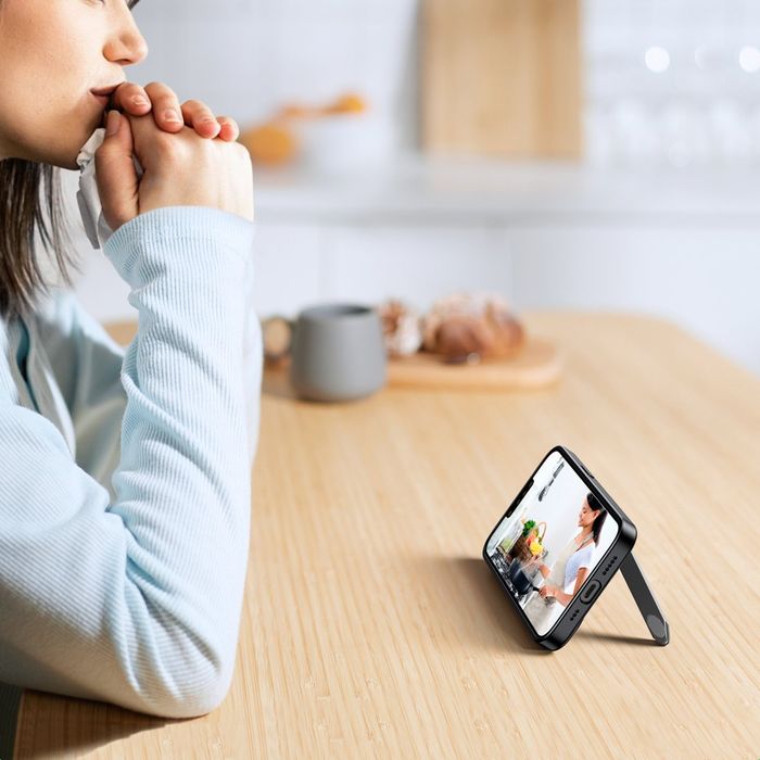 Sztywne etui z żelową ramką i wbudowaną podstawką do iphone 14 plus