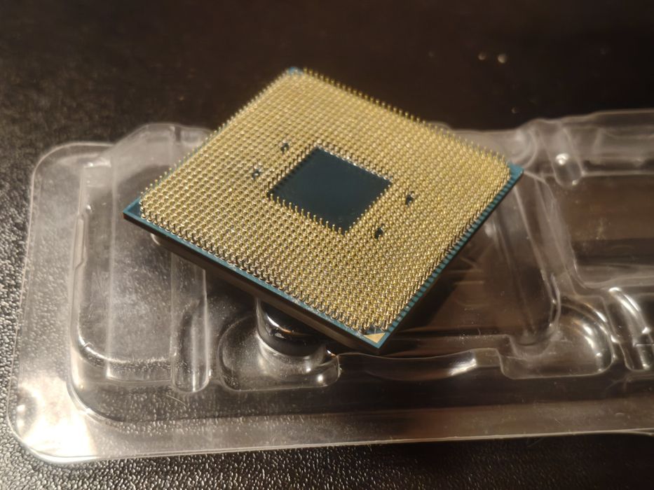 AMD Ryzen 5 1600 (6 ядер / 12 потоків, Socket AM4)