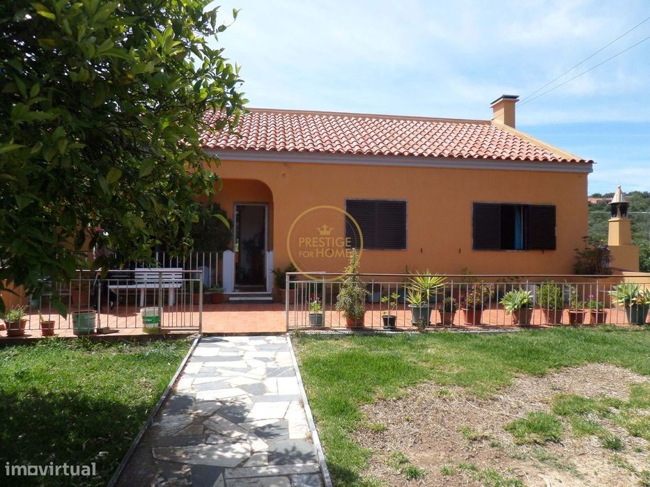Espaçosa Moradia T6 bi-familiar  à Entrada de Loulé — Espaço, Conforto