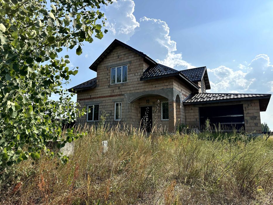 Будинок у Макарові, 212 м2, 15 соток