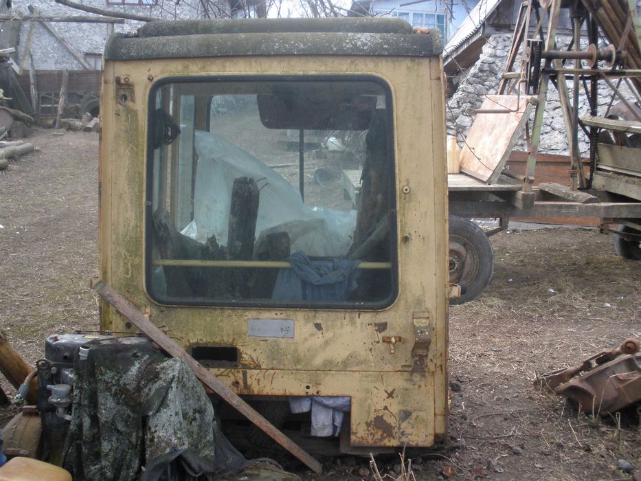 Кабіна до трактора до комбайна