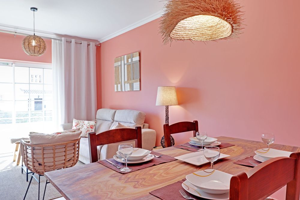 FÉRIAS EM VILAMOURA - Apartamento, em condominio com Jardim, Piscinas, Jacuzzi, e Garagem. A 1 km da praia da falésia