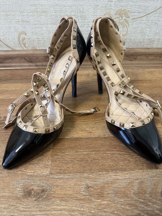 Туфлі на підборах