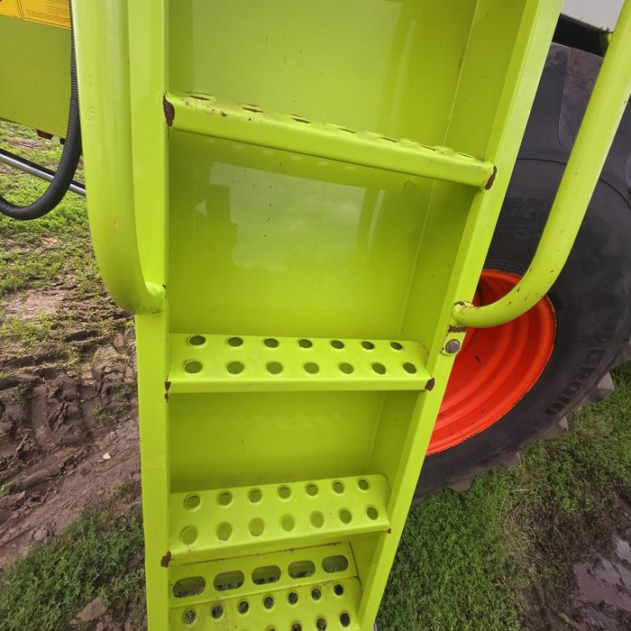 Свіжий claas lexion 460 з жаткою