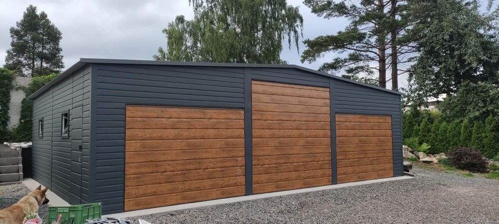 Garaż blaszany 10x7 grafit mat bramy złoty dąb