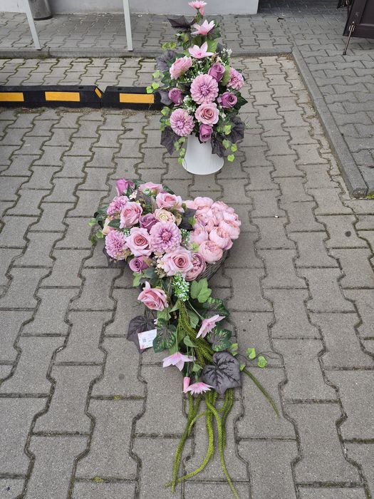 Kompozycje Nagrobne w komplecie z wazonem