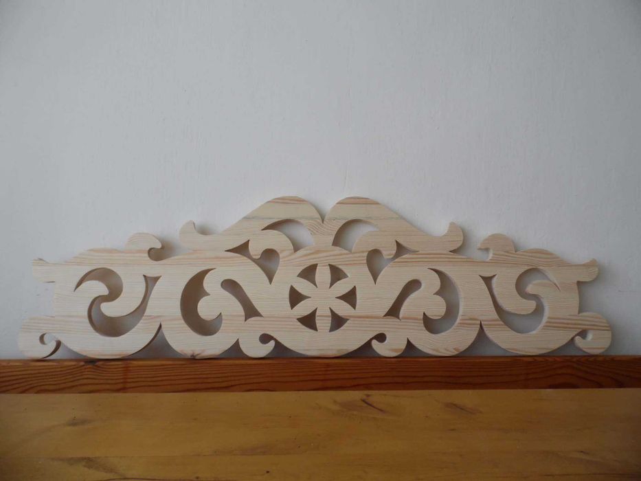 Nadokienniki drewniane, zdobienia drewniane domów, ornamenty drewniane