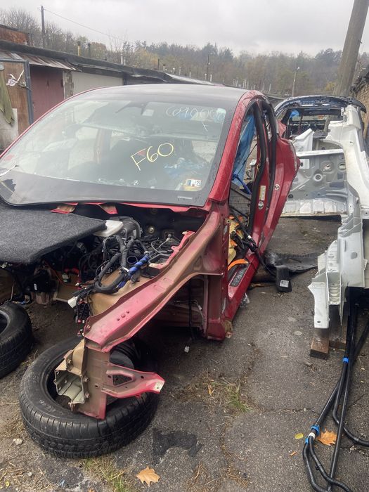 Розпил, ріжемо Tesla Model Y, є PN01, білий, червоний. перед четв-120