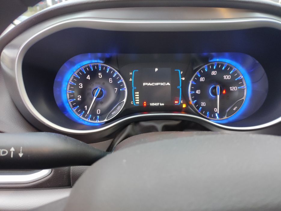 Chrysler Pacifica 3.6 benzyna, niski przebieg jak nowa