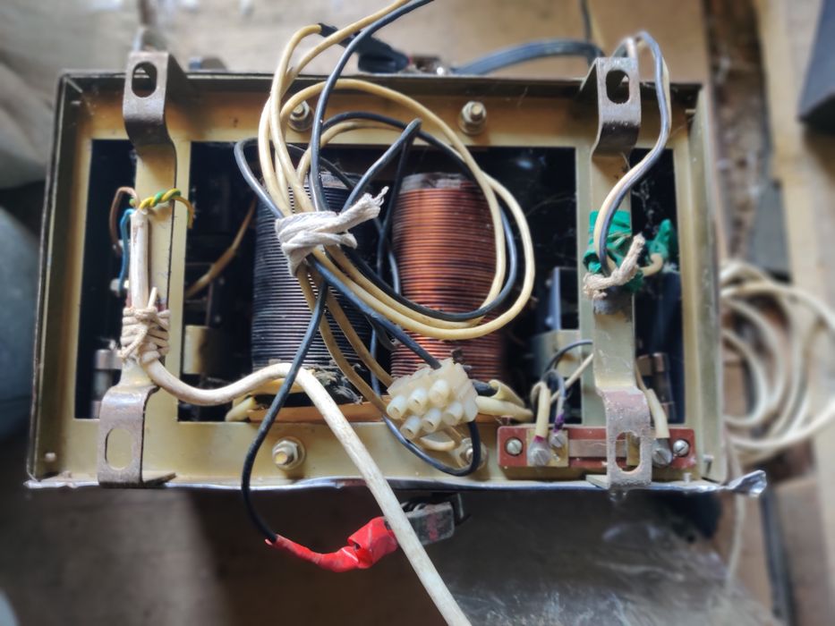 Зарядно- пусковое устройство