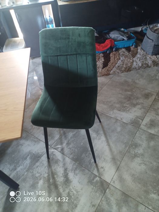 Stół i cztery krzesła