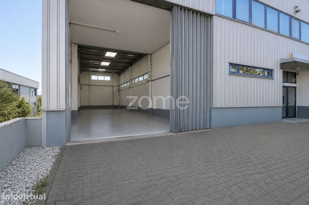 Pavilhão Comercial com +1.000 m² na Zona Industrial do Socorro – Fa...