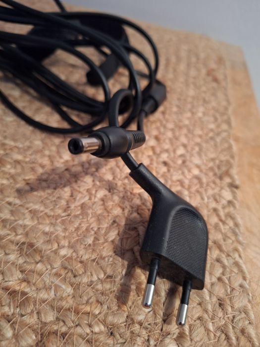 Toshiba zasilacz ładowarka 1,5 A 75 W oryginalna model PA3715U-1ACA