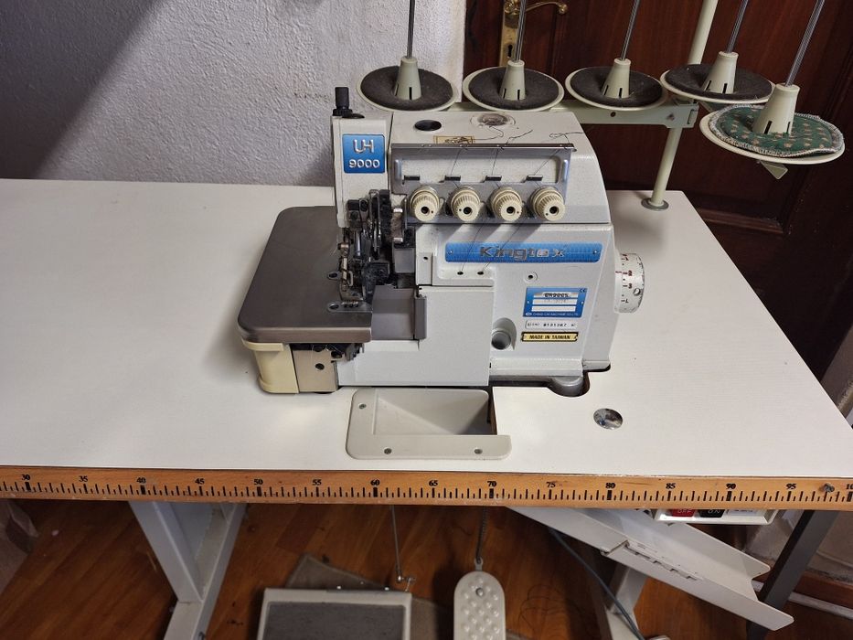 Máquina de corte e cose