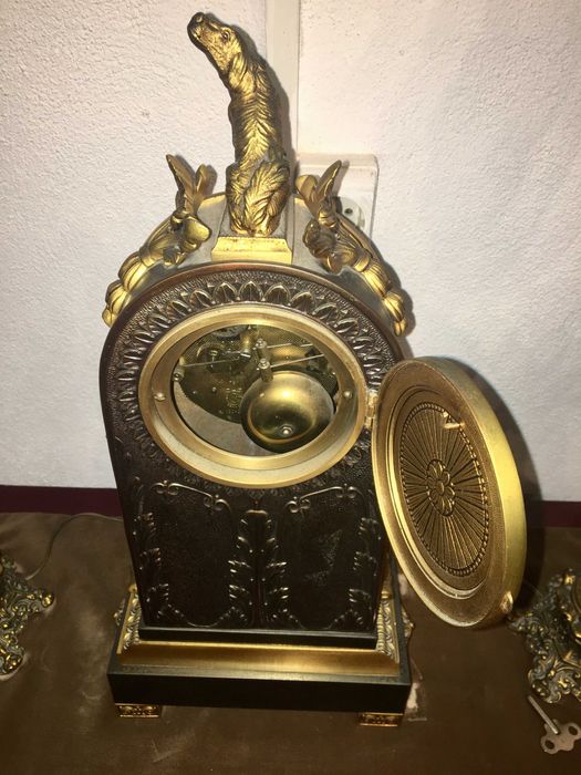 Relógio de mesa a corda em puro bronze, Napoleão III Francês