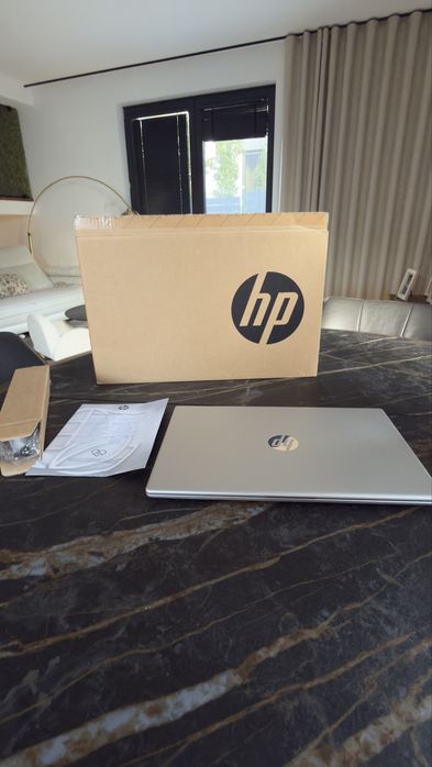 Nowy laptop HP 15-fc 15,6” srebny 512 GB dysk