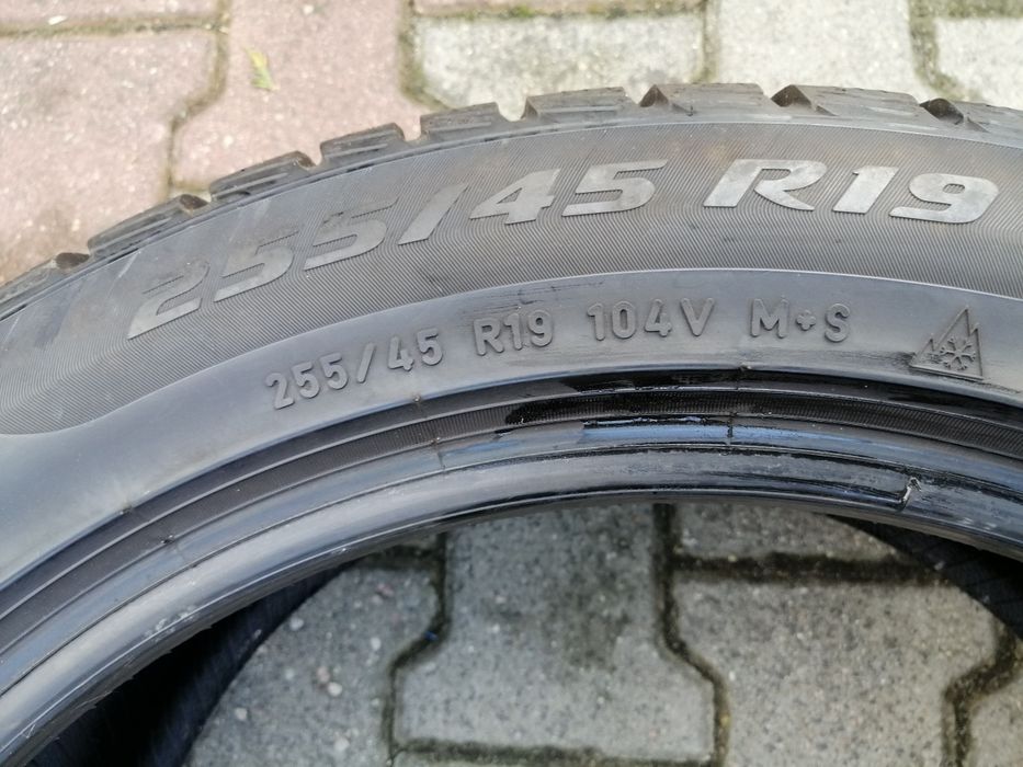 255/45R19 104V M+S Pirelli Sottozero 3 Winter MO