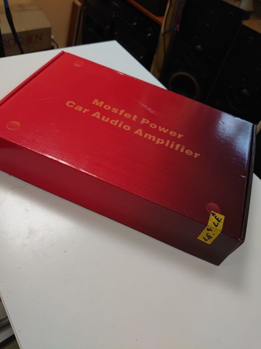 Автомобильний 4х канальный усилитель с масштабной открытой подачей.