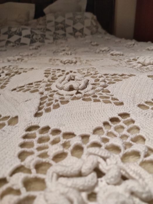 Vendo colcha em crochê, padrão em estrela