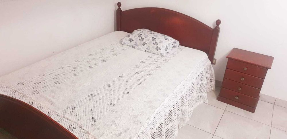 Alugo Quarto com charme