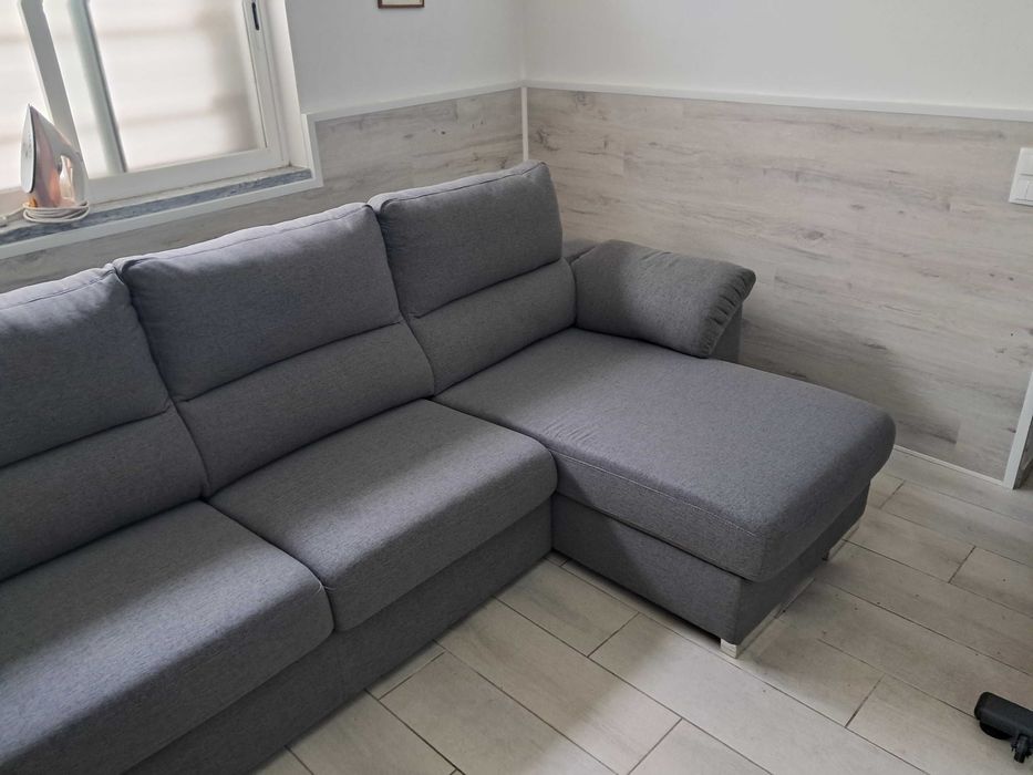 Sofá Chaise Long em estado novo.