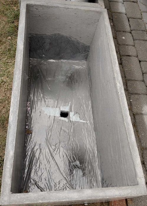 Donica betonowa ogrodowa zbrojona włóknami GFRC ze stopami