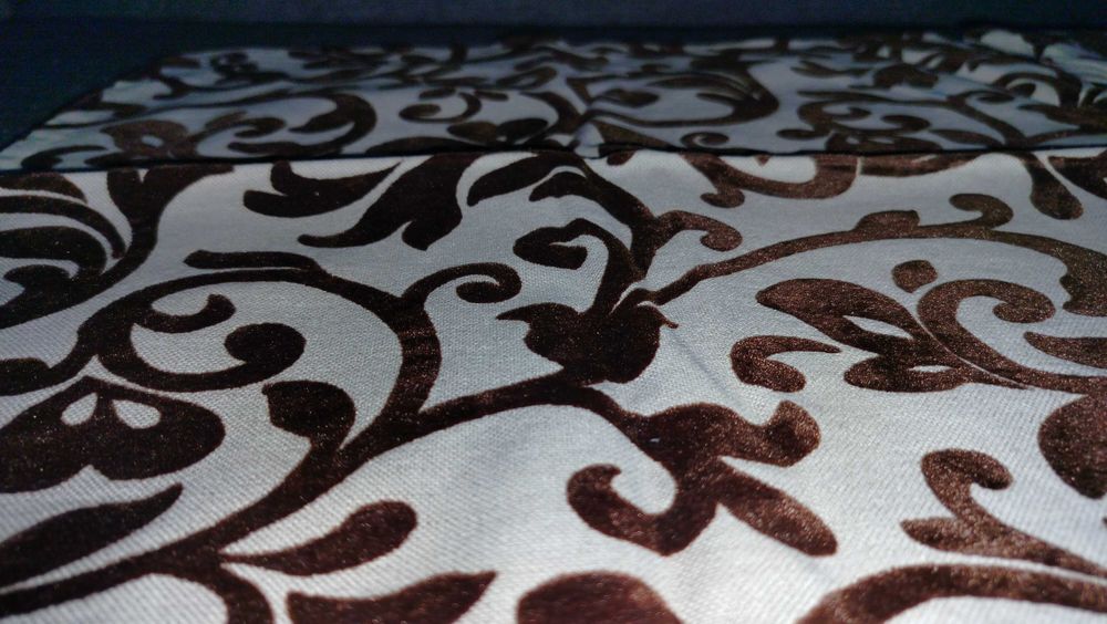 Dekoracyjne poszewki na poduszki brązowe kwiaty 2 szt 43 x 43