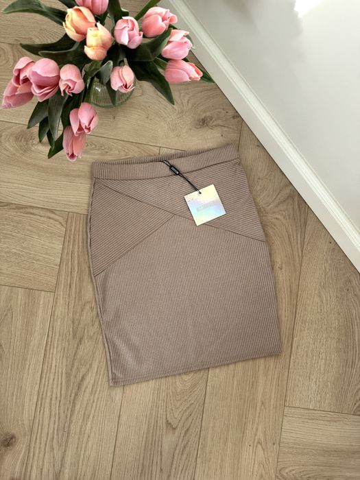 Spódnica pudrowa obcisla elastyczna blyszczaca S Missguided
