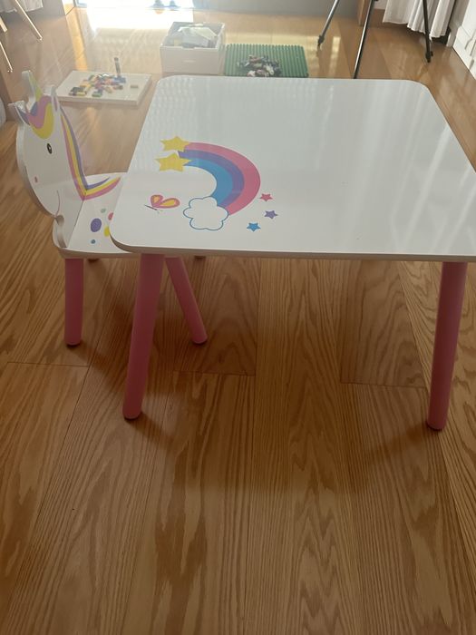 Mesa e cadeiras crianca
