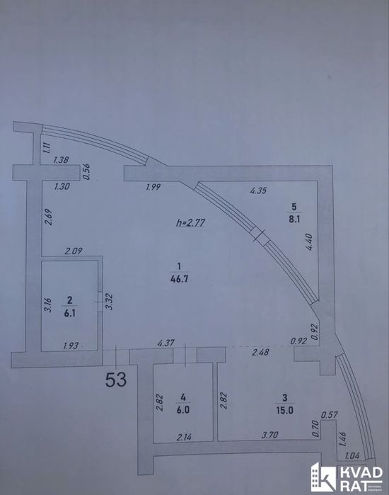 Простора квартира з великою терасою та красивим краєвидом