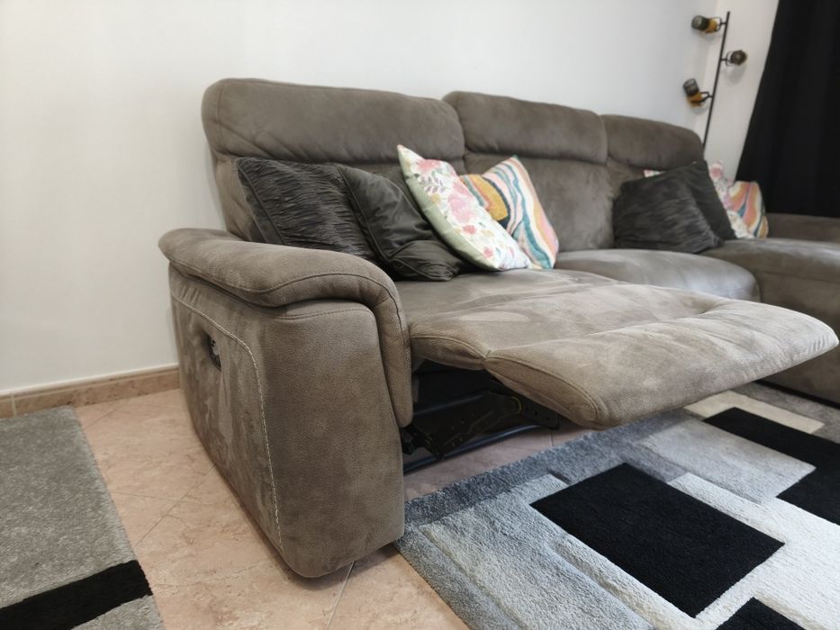 Sofá de 3 lugares com chaise longue e assento reclinável