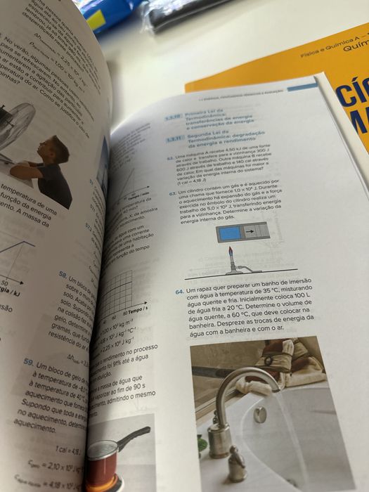 dois livros de exercicios exame fisica e quimica