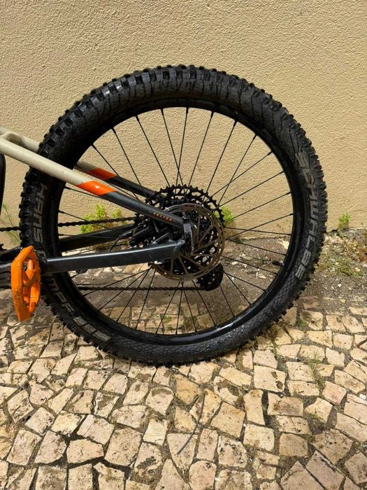 Mondraker Factor 24 BTT Infantil com Dupla Suspensão (2024)