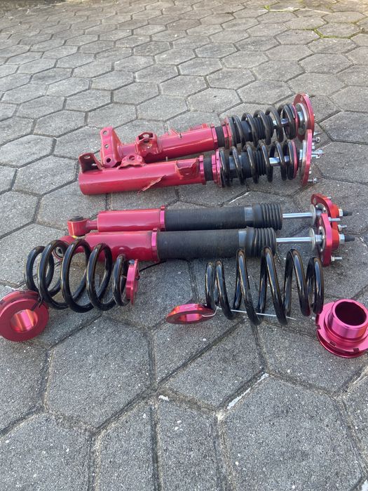 Suspensão roscada (coilover) completa, conforme fotos.