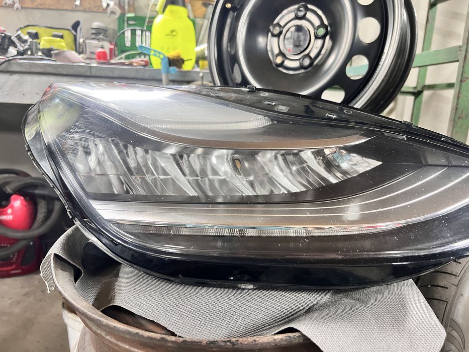 Фара (права) tesla modelY  20р америка(оригінал)