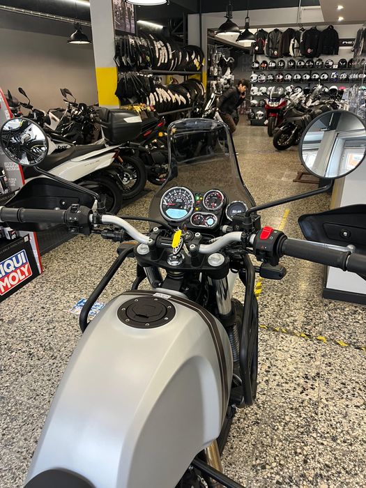 Royal Enfield Himalayan 411  de 2023 em estado "Novo" (738 Kms)